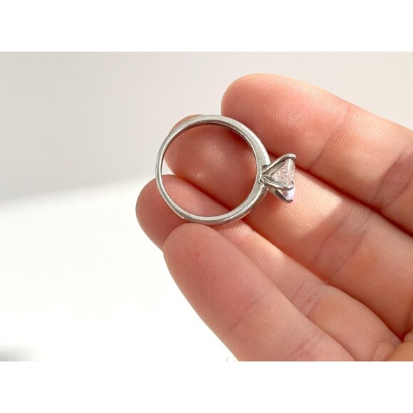 Minimalist Sterling Silver Oval Cut Vintage Cubic Zirconia Wedding Ring - sz 9 - Picture 10 of 10